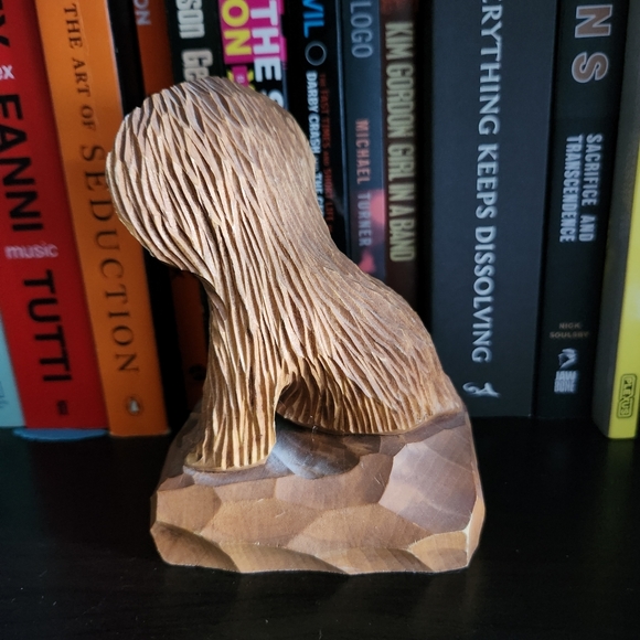 Hand carved shaggy dog - Picture 4 of 7